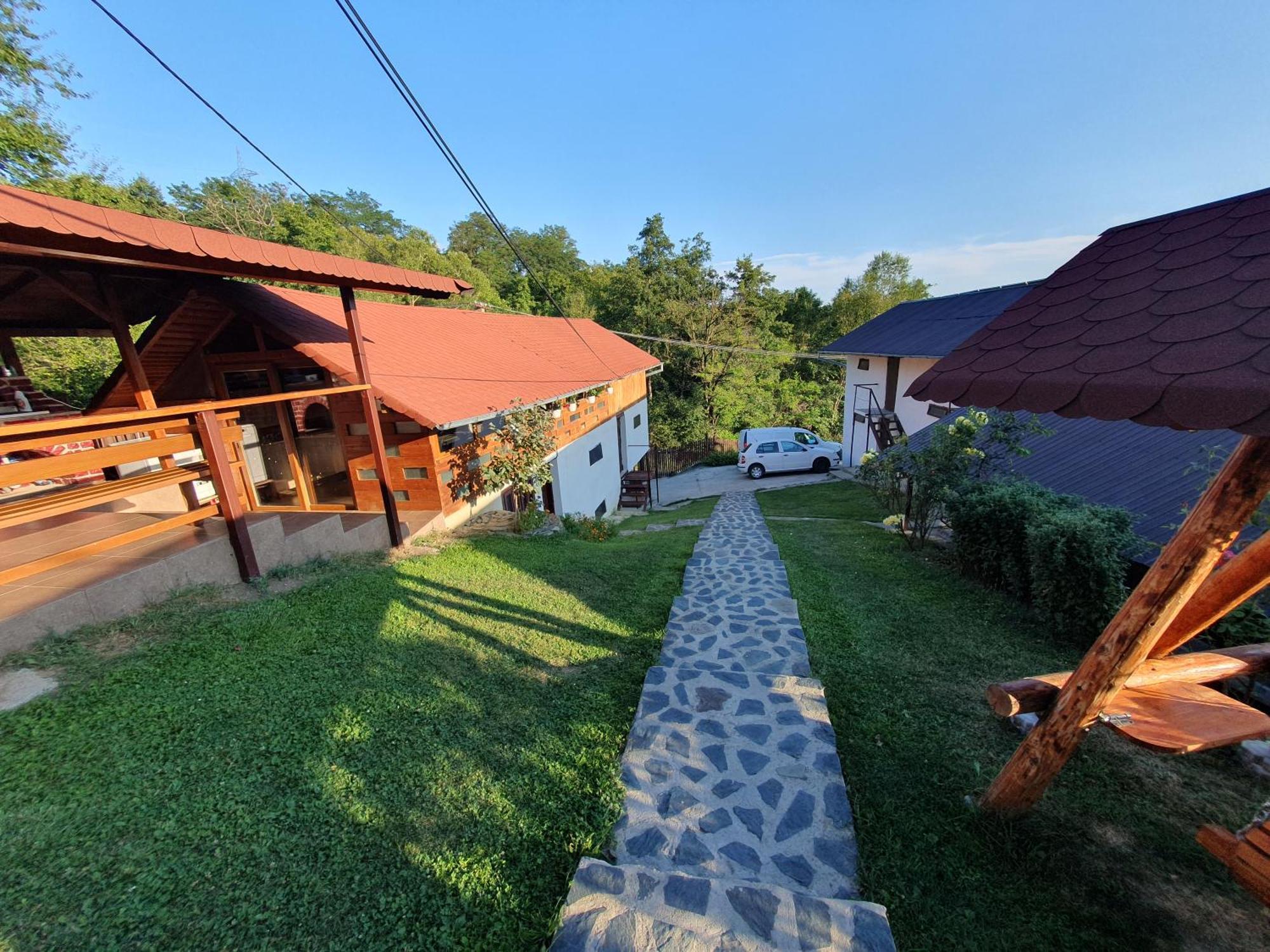 Hotel Casa Silvia Căpăţîneni-Ungureni Exterior foto
